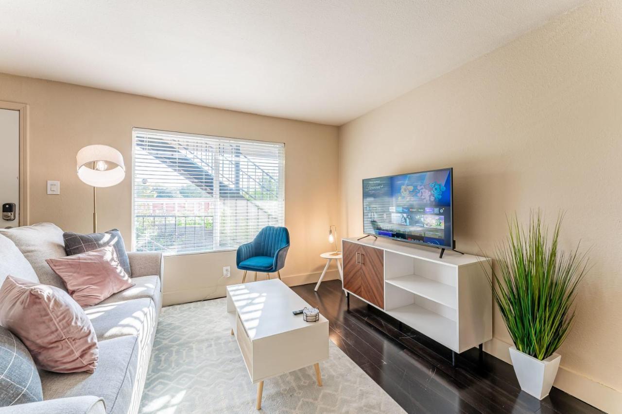 Extended Stay Apartments Next To Downtown Остин Экстерьер фото