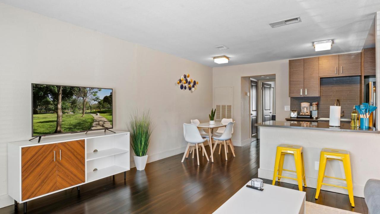 Extended Stay Apartments Next To Downtown Остин Экстерьер фото